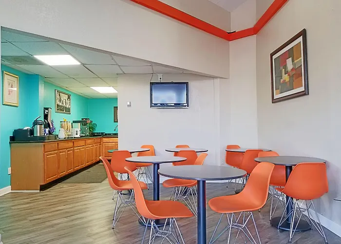 Howard Johnson By Wyndham Houston Hobby Airport