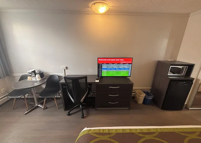Super 8 By Wyndham Macleod Trail