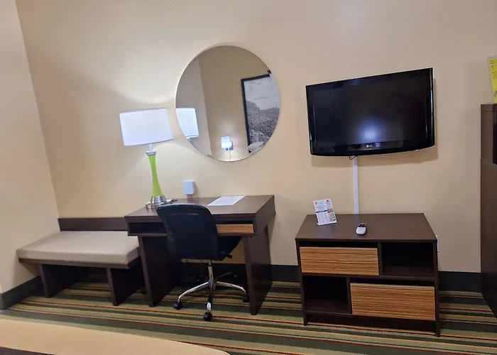 Super 8 By Wyndham Weslaco