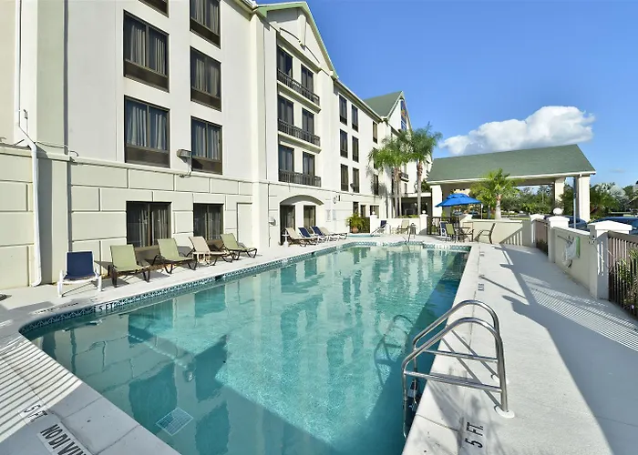 Pet Friendly hotel: Airport Inn