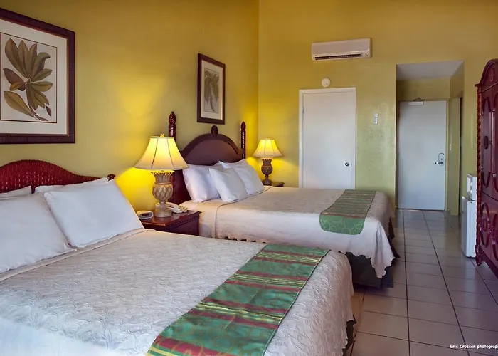 Luxury hotel only: Hibiscus Beach Resort