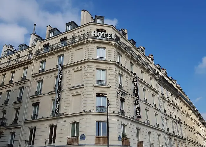 Les Deux Gares