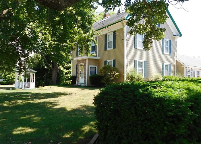 Emerald Isle Inn - Hampton