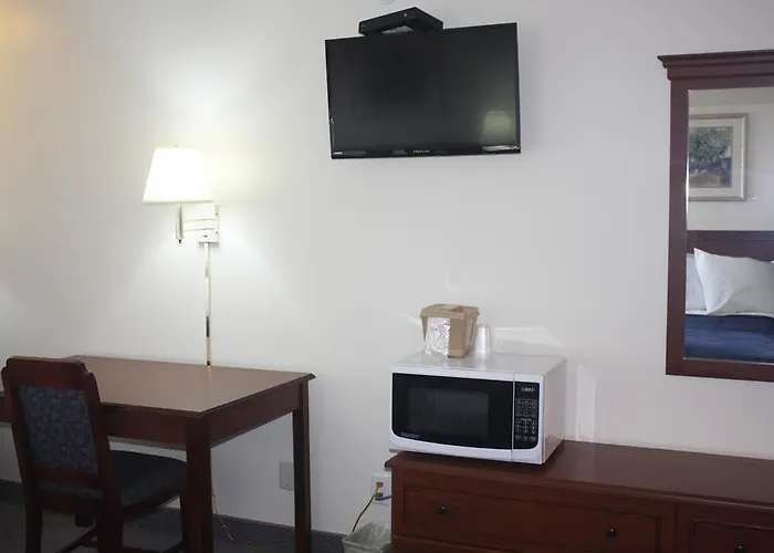 Luxury hotel only: Main Street Lodge And Suites