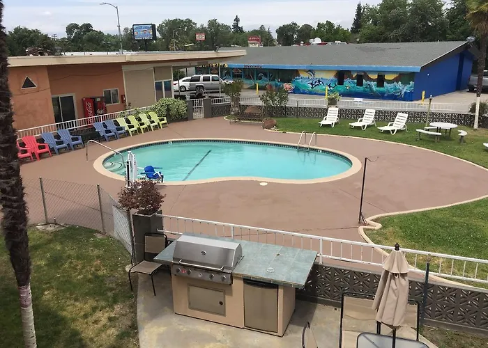 Pet Friendly hotel: Americas Best Value Inn Red Bluff