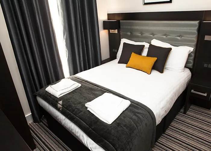 Cheap hotel: The Tudor Inn Hotel