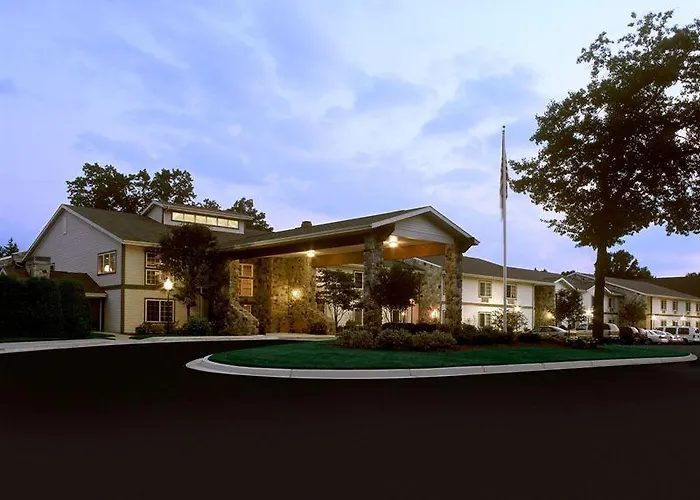 Romantic hotel: Swan Lake Resort
