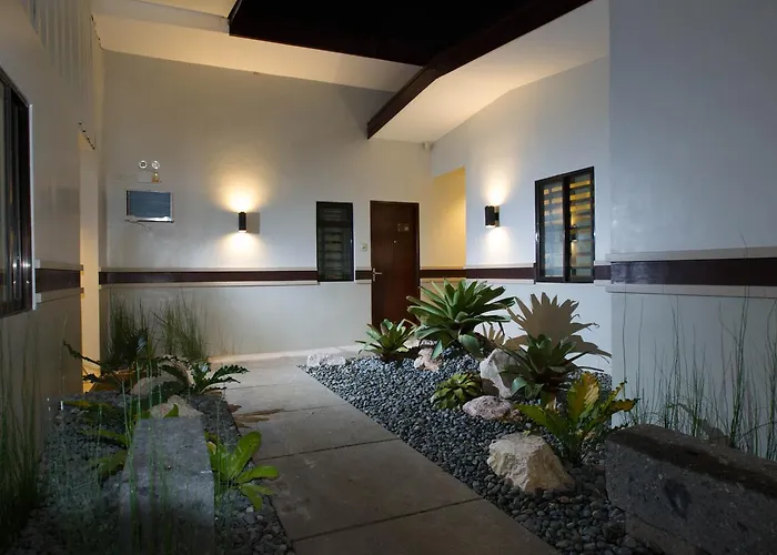 Hotel with pool: Garden View Hotel