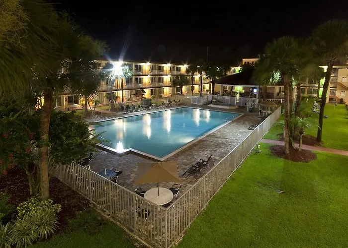 Cheap hotel: Roomba Inn & Suites At Old Town