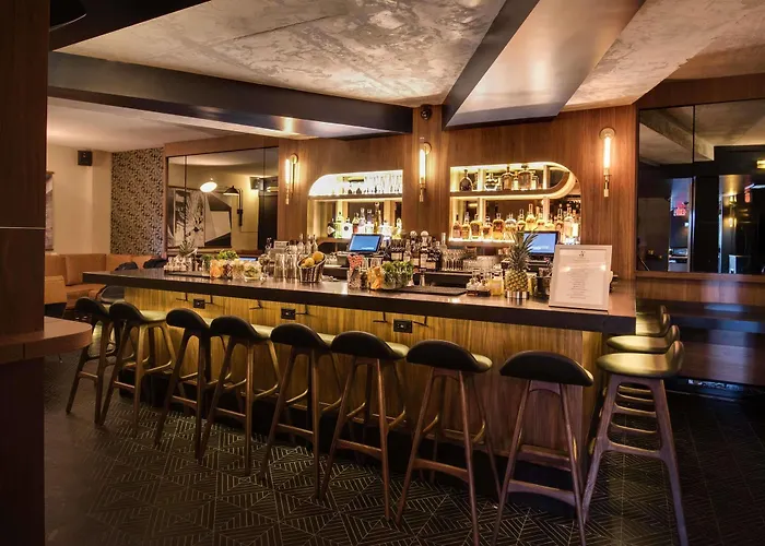 Hotel with Tennis: Hotel Henri Ny