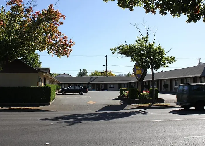 Luxury hotel only: Nite Inn Motel