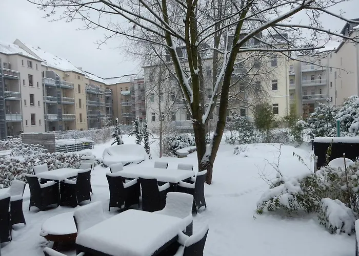 Auenwald Und Apartmenthaus