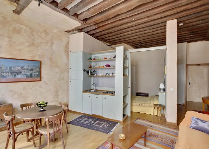 Marais-Rue Des Rosiers Id 24