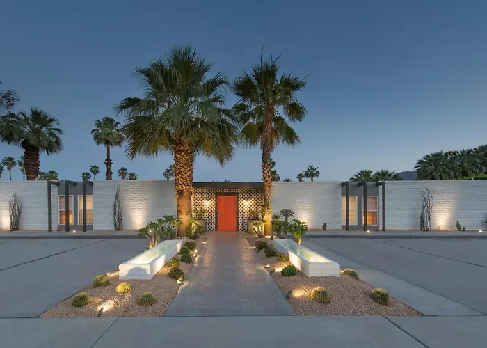 Hotel with view: The Weekend Palm Springs