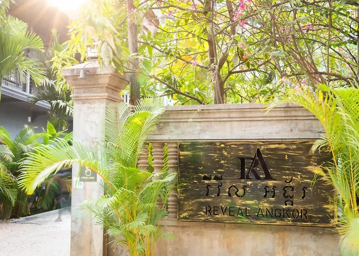 Reveal Courtyard In Reveal Angkor