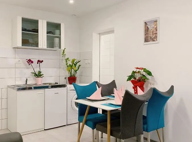 Casa de huéspedes: Lina Rooms Hostel