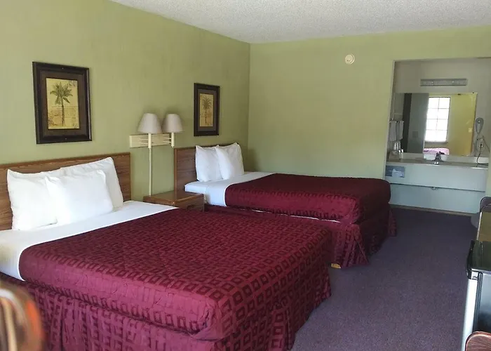Motels Ozark Swiss Inn