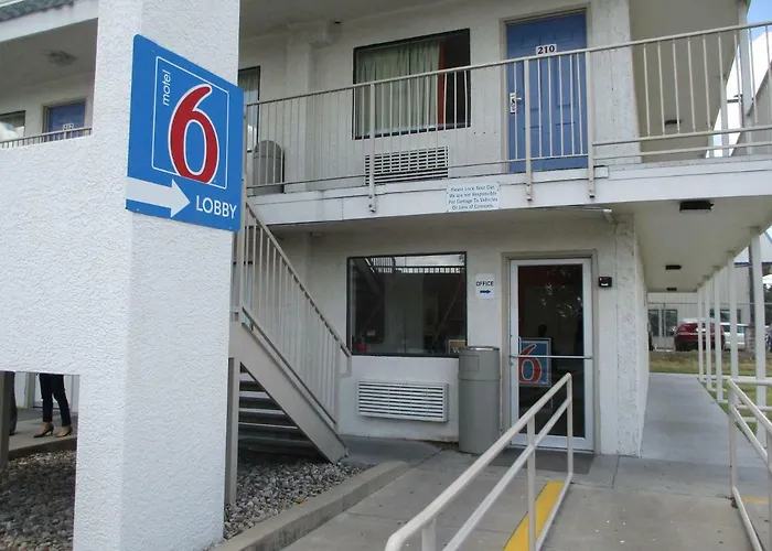 Beach hotel: Motel 6-Austin, Tx - North Central