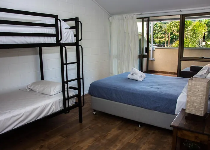 Colonial Court Beachfront Motel & Holiday Stay