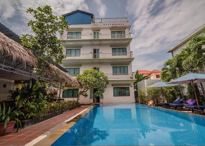 Hotel with view: Cheata Inn