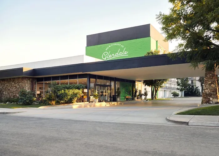 Glendale Golf hotels