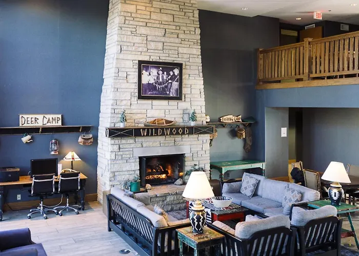 Wildwood Lodge & Suites